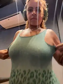 Chloe Leaozinho online show from February 2026 04:08:01 PM