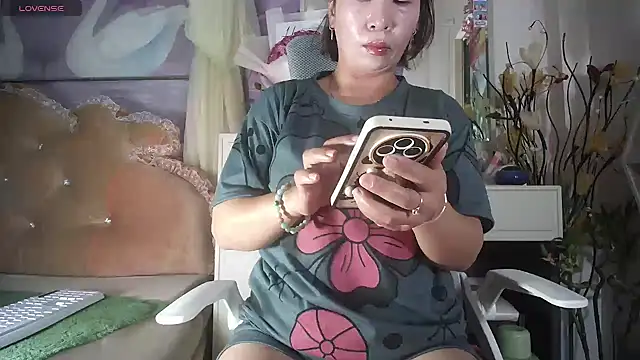 Snapshot of lyly_asian chatting on March 2026 12:13:01 AM lyly asian online show from March 2026 12:13:01 AM