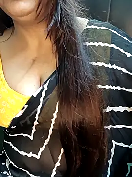 Snapshot of Bhanu-Sharma chatting on November 2025 06:18:01 AM Bhanu-Sharma online show from November 2025 06:18:01 AM