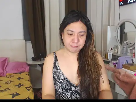 Snapshot of stellahugeX chatting on May 2026 05:11:01 PM stellahugeX online show from May 2026 05:11:01 PM