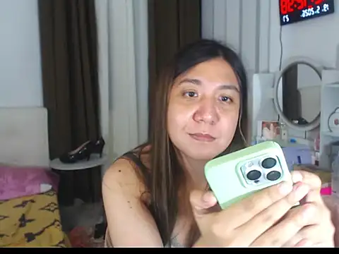 Snapshot of stellahugeX chatting on May 2026 04:12:02 PM stellahugeX online show from May 2026 04:12:02 PM