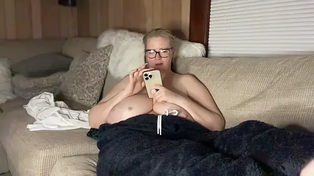 Snapshot of PefectNipz chatting on October 2025 04:37:02 AM PefectNipz online show from October 2025 04:37:02 AM