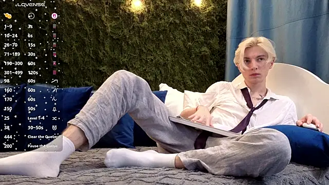 fiachand online show from November 2025 09:14:01 PM