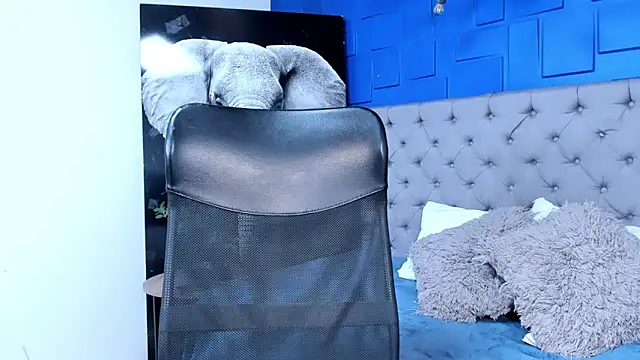 andres-clark92 online show from October 2025 05:47:01 PM