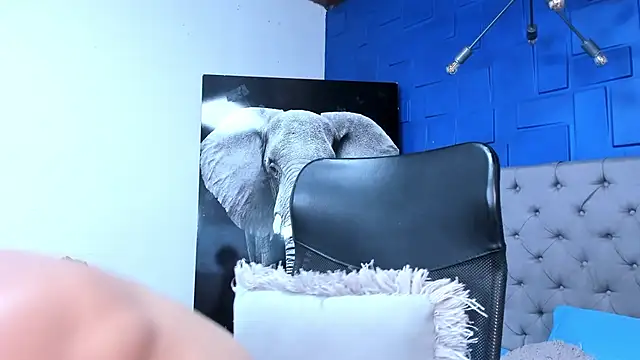 andres-clark92 online show from October 2025 05:43:01 PM