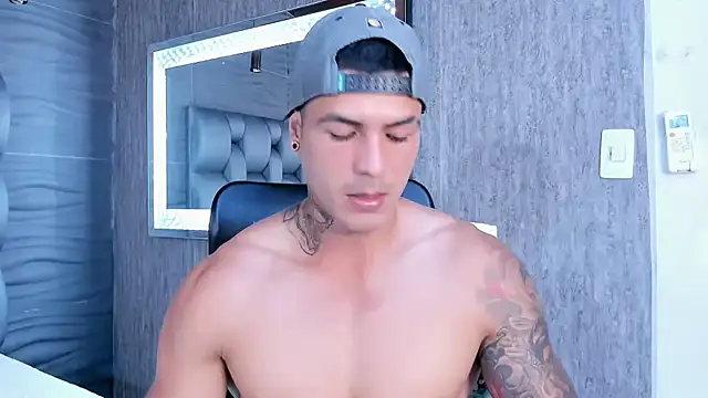 Snapshot of andres-clark92 chatting on December 2025 03:23:01 PM andres-clark92 online show from December 2025 03:23:01 PM