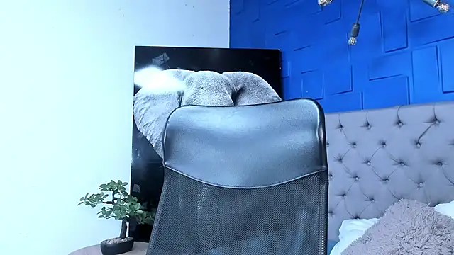 andres-clark92 online show from October 2025 05:47:02 PM