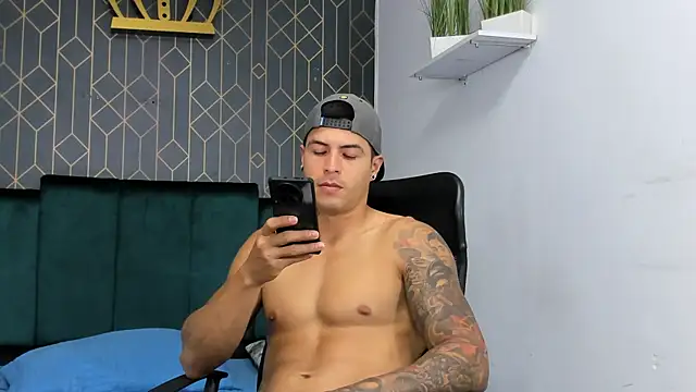 Snapshot of andres-clark92 chatting on June 2026 06:36:01 PM andres-clark92 online show from June 2026 06:36:01 PM