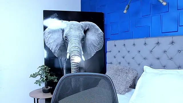 andres-clark92 online show from September 2025 05:53:02 PM