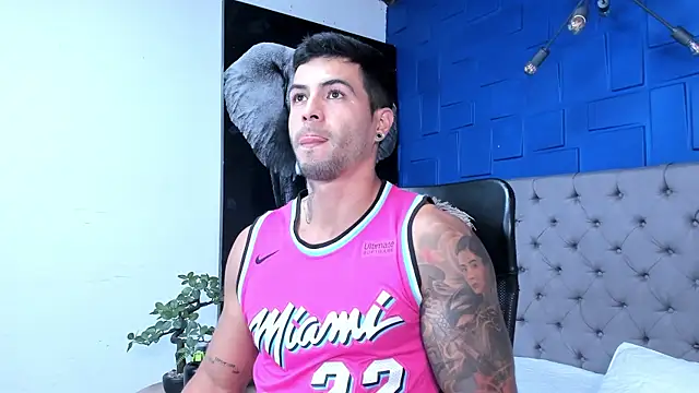 andres-clark92 online show from November 2025 05:50:02 PM