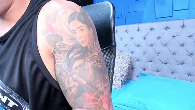 andres-clark92 online show from October 2025 05:59:02 PM