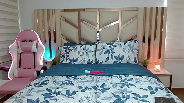 violett star1 online show from December 2025 01:03:02 PM