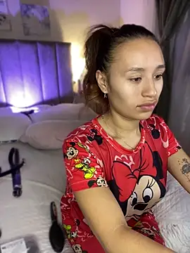 juliana-mancini online show from April 2026 10:10:01 AM