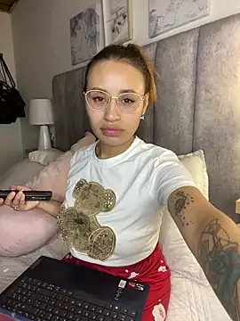 juliana-mancini online show from March 2026 11:29:01 PM