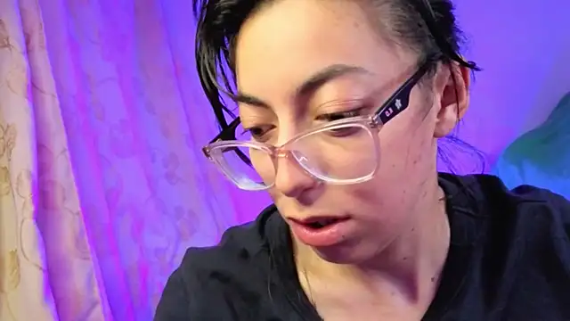 Snapshot of Miranda_sexlove_ chatting on March 2026 01:33:01 PM Miranda sexlove online show from March 2026 01:33:01 PM