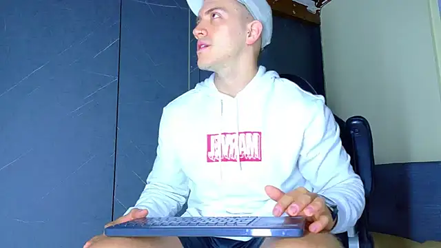 ALANNFERRER online show from March 2026 10:16:02 AM