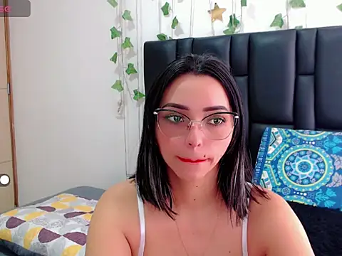 sara arias00 online show from September 2025 04:57:02 PM
