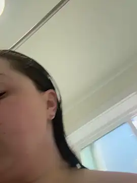 mommyxxmilkerxx online show from April 2026 05:30:01 PM