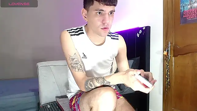 Matteo12  online show from April 2026 03:23:01 AM