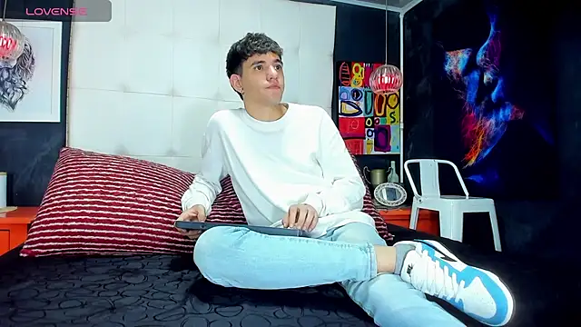 Matteo12  online show from September 2025 04:49:02 AM