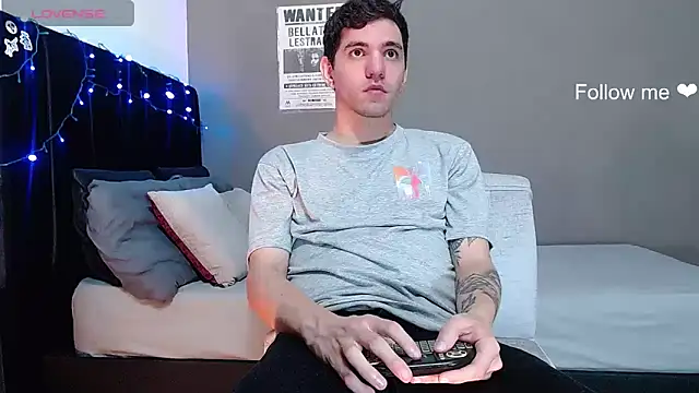 Matteo12  online show from December 2025 04:47:02 AM