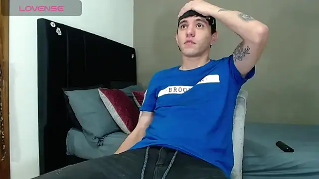 Matteo12  online show from February 2026 04:56:02 AM