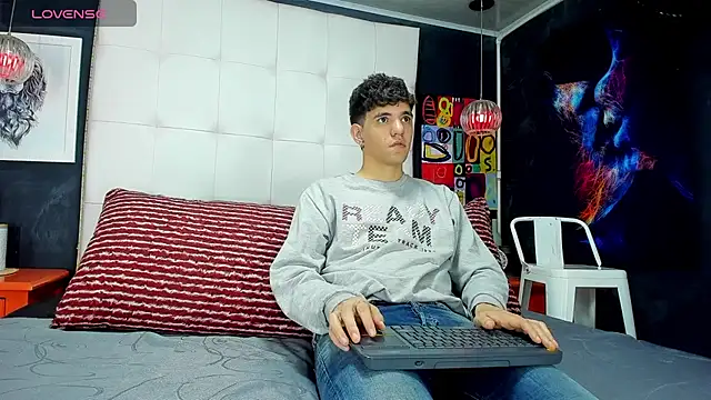 Matteo12  online show from September 2025 04:01:02 AM