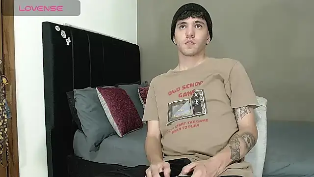 Matteo12  online show from March 2026 09:00:01 PM