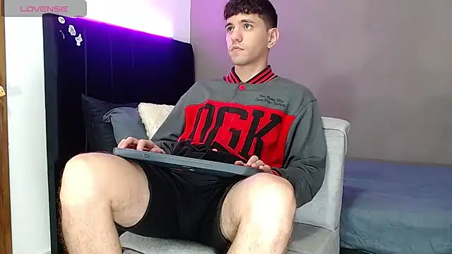 Matteo12  online show from April 2026 04:39:01 AM