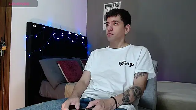 Matteo12  online show from December 2025 11:42:01 AM