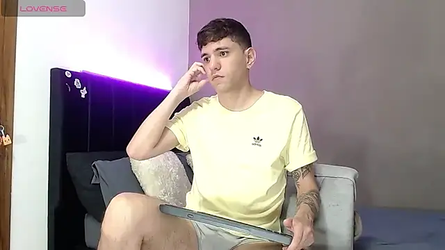 Matteo12  online show from April 2026 03:43:02 AM