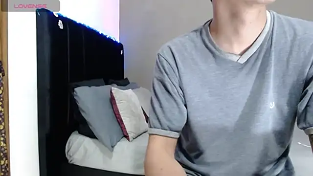 Matteo12  online show from January 2026 07:01:01 AM