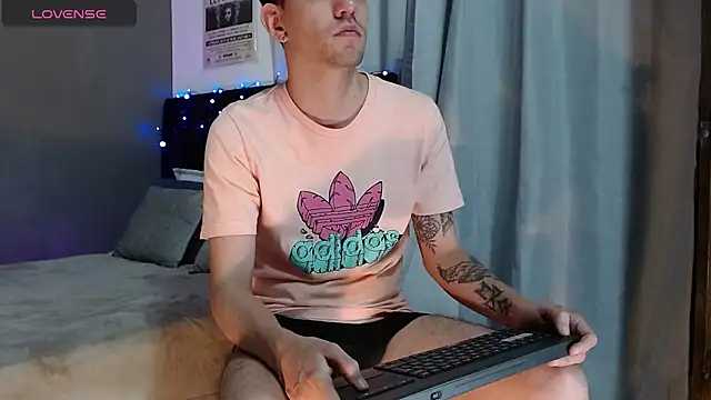 Matteo12  online show from November 2025 02:37:02 AM