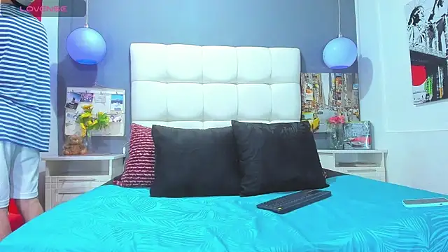 Matteo12  online show from October 2025 03:03:01 AM