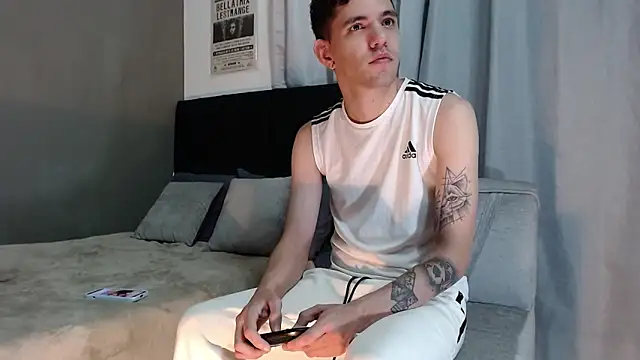 Matteo12  online show from November 2025 05:11:02 AM