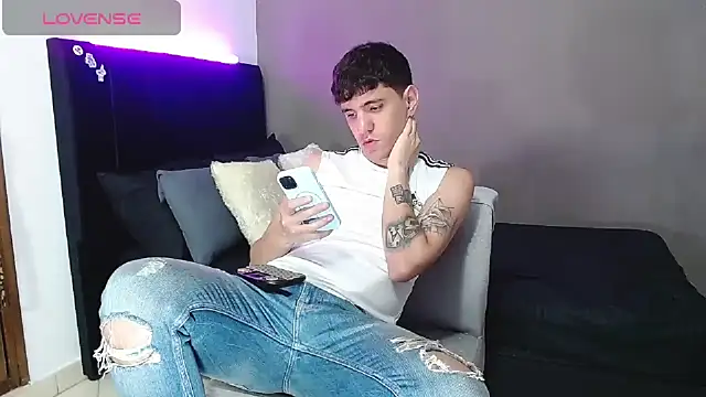 Matteo12  online show from March 2026 12:47:02 AM