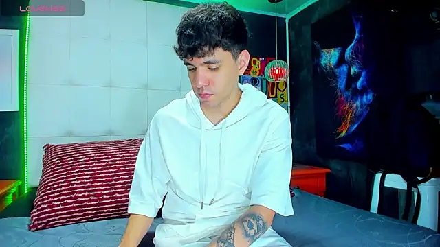 Matteo12  online show from September 2025 04:18:02 AM