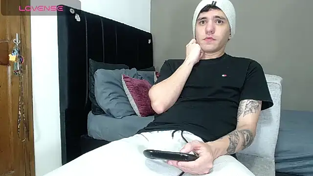 Matteo12  online show from February 2026 12:52:01 AM