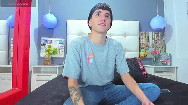 Matteo12  online show from October 2025 02:56:02 AM