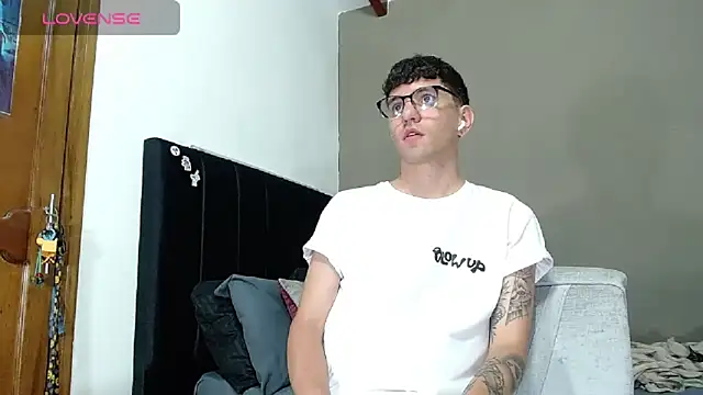 Matteo12  online show from February 2026 09:47:01 PM