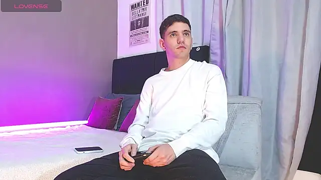 Matteo12  online show from November 2025 11:53:01 PM