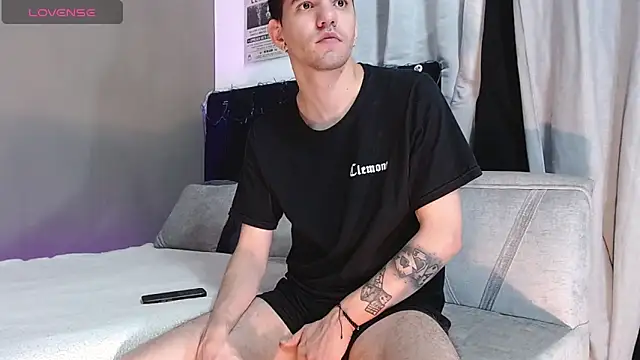 Matteo12  online show from November 2025 09:10:01 AM