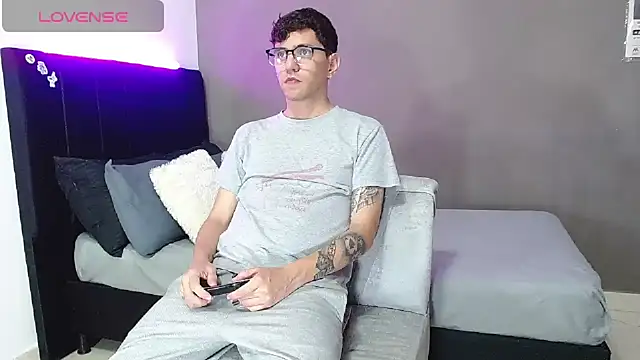 Matteo12  online show from March 2026 05:12:02 AM