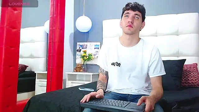 Matteo12  online show from October 2025 03:05:02 AM