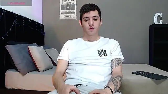 Matteo12  online show from December 2025 04:51:02 AM