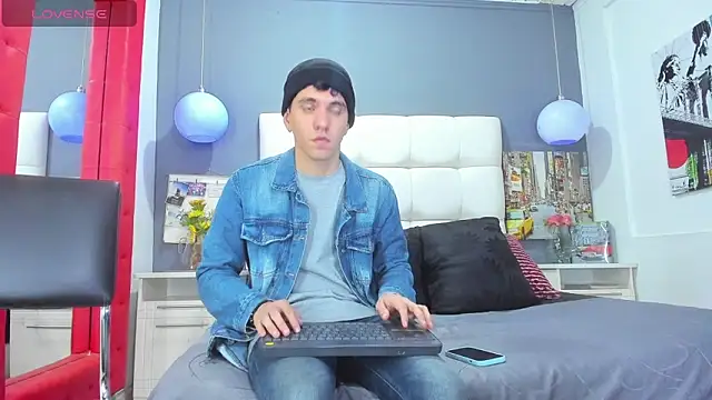 Matteo12  online show from October 2025 03:38:02 AM