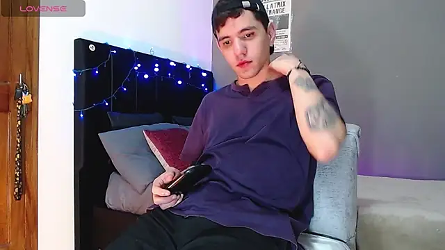 Matteo12  online show from December 2025 04:22:01 AM