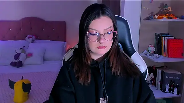 OphelianaRose33 online show from February 2026 07:45:02 PM