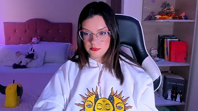 OphelianaRose33 online show from February 2026 07:37:01 PM