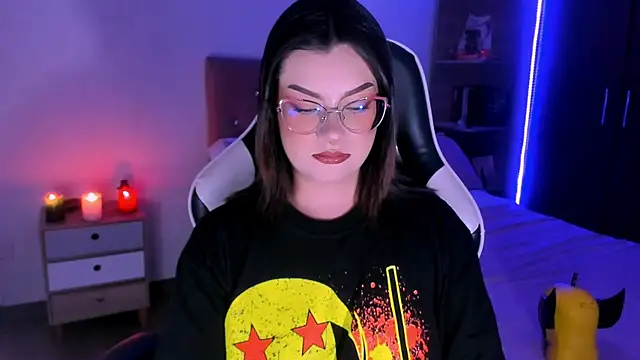 OphelianaRose33 online show from December 2025 12:33:01 AM